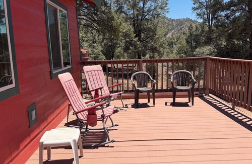 Inyokern Cabin | Papa's Paradise Guesthouse