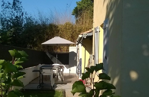 Le Sambuc House | papyrus. sheets provided