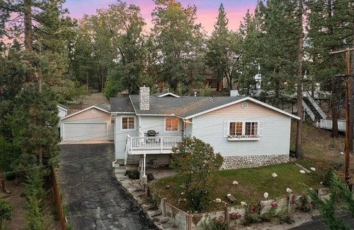 Fox Farm House | Paramount Escape Big Bear-Close to All -Tesla Universal EV- Foos Ball