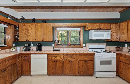 Summit Estates Cabin | Peace Out by Destination Big Bear : Remarkable Dutch Gambrel Only 2 Blocks from Snow Summit! Foosball!