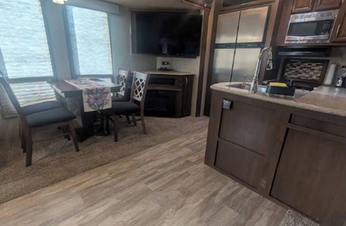 Tucson House | Peaceful 1-bedroom recreational vehicle with AC in Tucson-RV Home experience