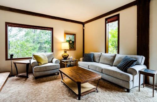 Murphy House | Peaceful Applegate River Valley Sanctuary!