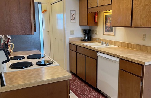 Desert Hills Estates House | Peaceful Desert Hills Retreat – Furnished 2BR with Mountain Views & Patio