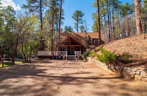 Groom Creek House | *Peaceful getaway *Close to Goldwater Lake *Cabin