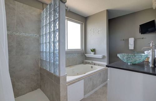 Hemet House | Peaceful home with 360 degree lake, mountain, and city views