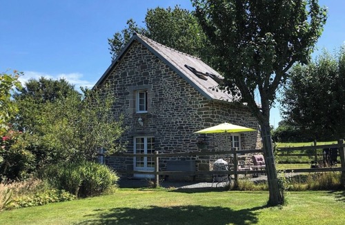 Le Mesnil-Garnier Cottage | Perfect for couples! Tasteful renovation and ideal location. Free WiFi.