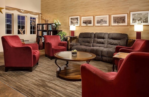 Pullman Hotel | Perfect For Getaway, Near WSU! Spacious Room w/Free Parking, Pool