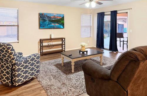 Tamaron House | Pet-Friendly 4BR Casa Grande Home Heated Pool Yard