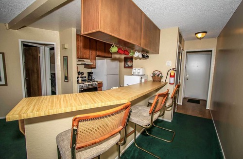 Boulder Bay Condo | Pet-Friendly Big Bear Retreat w/Wood Fireplace, Spa & BBQ