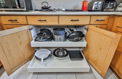 West Hills House | Pet Friendly Home Wifi minutes to Calabasas, Malibu, Lax, Topanga Mall UCLA West