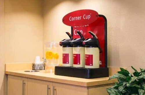 Shea Business Park Apartment | Pet-friendly Property Near OdySea Aquarium AZ! Outdoor Pool, Full Kitchen!