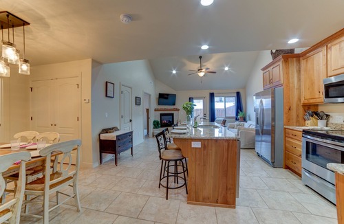 Moab South Valley Condo | PetFriendlyHome/Private HOT TUB with a lots of space to relax inside and outside