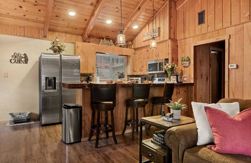 Fox Farm House | Pinecone Den, w/Hot Tub Near Slopes in Fox Farm
