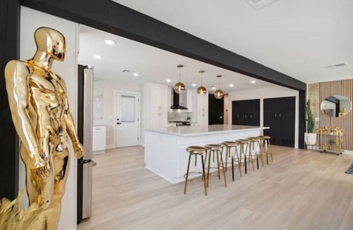 Papago Parkway House | PinkPalm II Heated Pool! 7 min to Old Town!