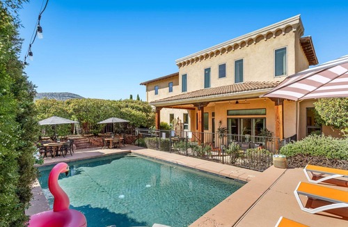 Oak Creek House | Pinto Estate | Pool, Pickleball Golf Simulator, Theater, Game Room, Red Rock Views