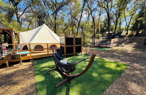 Penn Valley RV Rental | Pleasant Valley Creekside Glamping, Pet Friendly