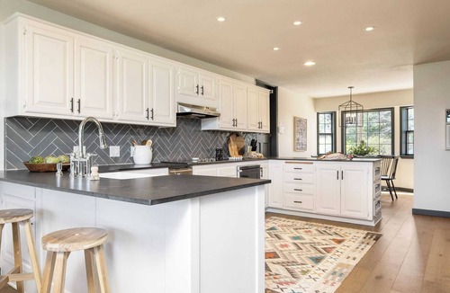 Lake Arrowhead Cottage | Pollock by Avantstay Stunning Views w/Movie Room, Game Room & Large Balcony