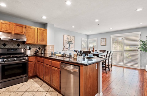 Los Serranos House | Pomona College/3BD/2.5BA/6Beds