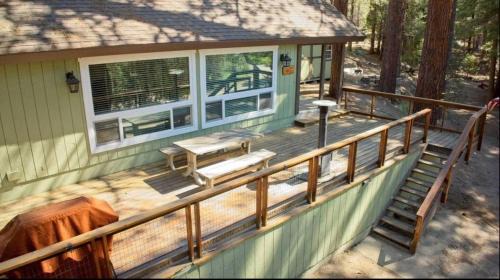 Ponderosa Apartment | Ponderosa Pines Cabin with Treehouse and Zipline