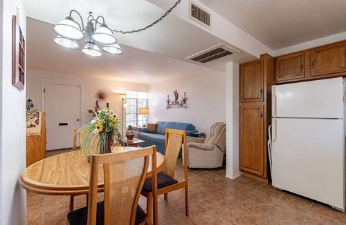 Green Valley Villa | POOL in Front & Full Size Washer/Dryer