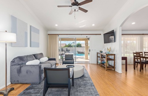 Pebblecreek House | Pool & Putting Green with Golf Cart minutes to Golf Courses in Sunny Arizona!