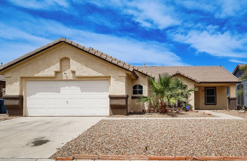 Sunrise Manor House | Poolside Chills, Hiking Thrills! Las Vegas Retreat