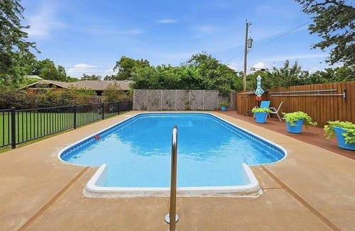 Stillwater House | Poolside Pokes