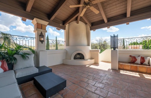 Paradise Valley House | Premier Paradise Valley Estate – 11BR – Pool, Spa and Swim-Up Bar
