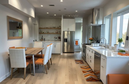 Hollywood Apartment | Prime Hollywood 5BR Townhouse & Family Getaway with AC Comfort & Free WiFi