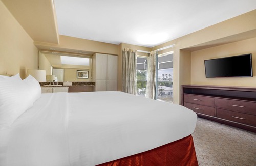 Canyon Corridor Resort | Prime Locale Getaway: 2 Spacious Units, Pool, Close to Living Desert Zoo