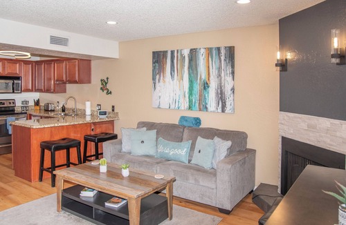 Oak Creek Condo | Prime Unit with Red Rock Views, Free EV Charging