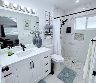 Simi Valley Villa | Private 1BR 1BA Suite, Kitchen, Fireplace, Parking