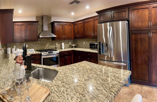 Green Valley House | Private 4bd 2ba, Kbed, 5TVs, 2 65” tv, 6beds,AC, WiFi, 2 Story Home
