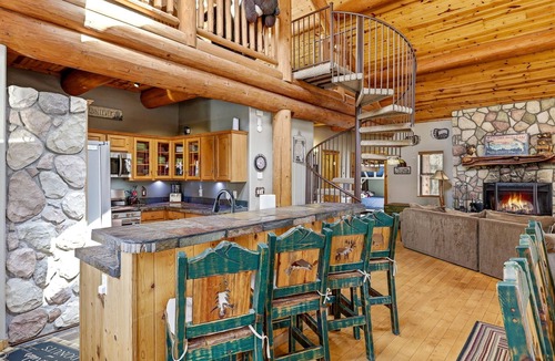 Pinetop-Lakeside Cabin | Private Dog Friendly Log Cabin on 2 Acres No Front Neighbors
