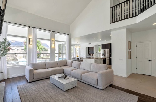 Arabian Crest House | Private Heated Pool, Putting Green, Pool Table, BBQ, WIFI, Near Golf, Dining & Mayo Clinic+FREE GOLF