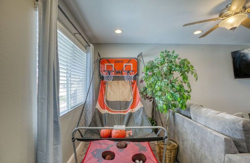 Henderson House | Private Home w/pool, spa, game room & home gym. 15 mins from the Strip.