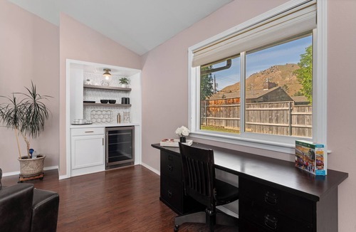 Wenatchee Cottage | Private Pool & Basketball Spacious 3BR Sleeps 9