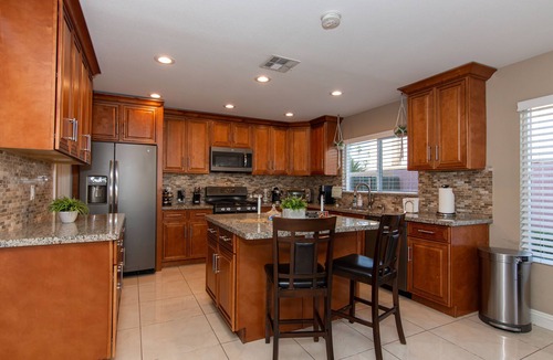 Winchester House | Private Pool & Hot Tub 4BR Home 10 min from the Strip. Sleeps 10