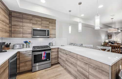 West Colfax House | Private Rooftop | 5 Blocks to Empower Field, SloHi