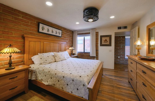 Suffolk Hills House | Private SW Guesthouse- NW Casas Adobe