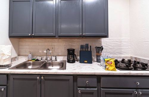 Sunrise Manor Apartment | Private Tropical Studio, Luxury King Bed, Free Parking Near Freemont Street.
