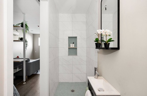 North Park Hotel | Quiet, comfortable room in one of San Diego’s best neighborhoods.
