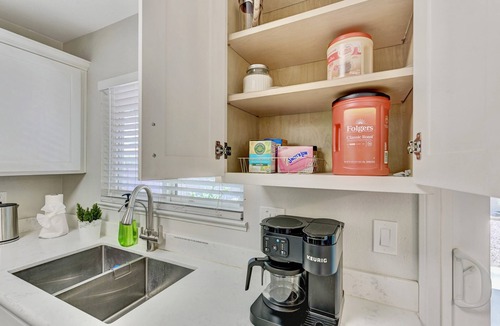 Las Vegas House | Quiet & Cozy 2BR in Heart of Vegas - 15 Mins to Strip & Downtown