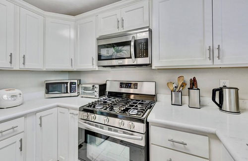 Las Vegas House | Quiet & Cozy 2BR in Heart of Vegas - 15 Mins to Strip & Downtown
