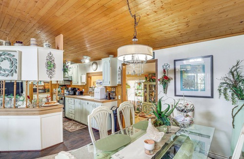 Dolan Springs House | Quiet Dolan Springs Home w/Patio, Mountain Views!