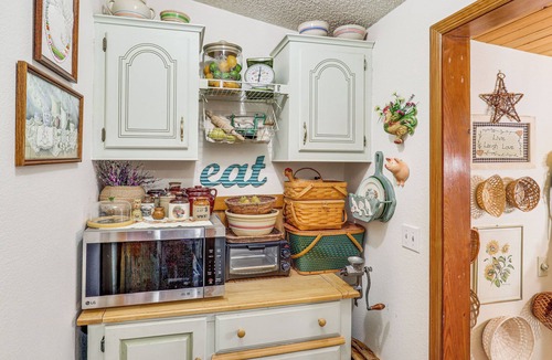 Dolan Springs House | Quiet Dolan Springs Home w/Patio, Mountain Views!