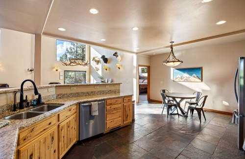 Young Cabin | Quiet Luxury-Tall Pines-3 Bedroom-2.5acres-Sleeps 15-Swim & Fish 5mins to creek!