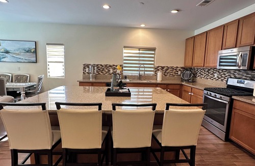 Beaumont House | Quiet Modern Home Spacious & Work-Friendly