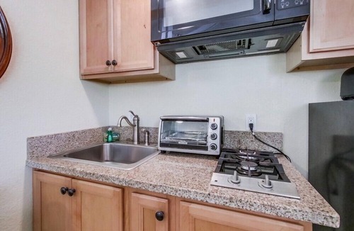 Beach Barber Tract Apartment | Quiet studio cabana in La Jolla