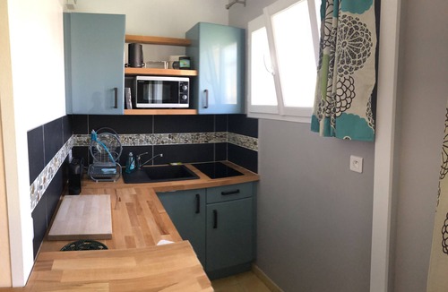 Viriat Apartment | Quiet studio with bathroom, kitchen, toilet, swimming pool, and parking space